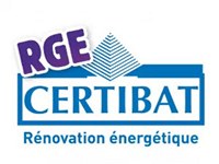 Logo RGE CERTIBAT pour la rénovation énergétique. Un sigle RGE violet surmonte un cartouche bleu CERTIBAT avec une pyramide stylisée.